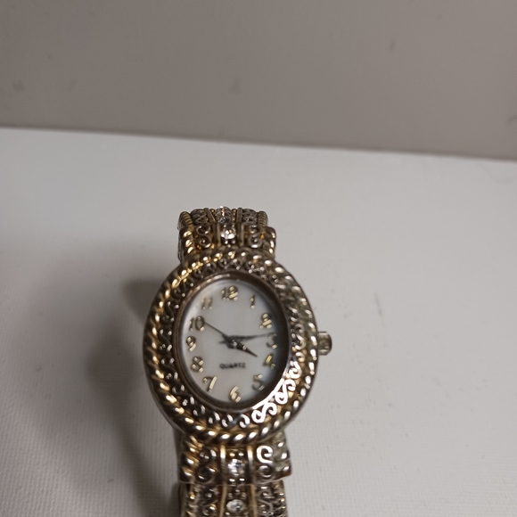 Accutime Watch Company ladies watch bracelet, beautiful watch has new battery, s - Picture 1 of 6